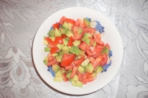 Salata de avocado cu rosii